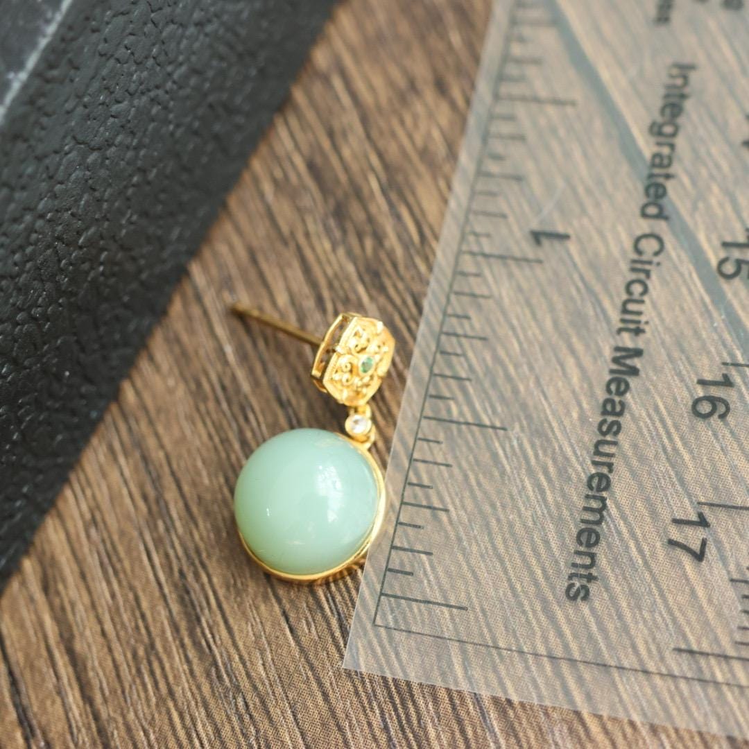 Antique style pastel green nephrite and solid gold earrings 18k