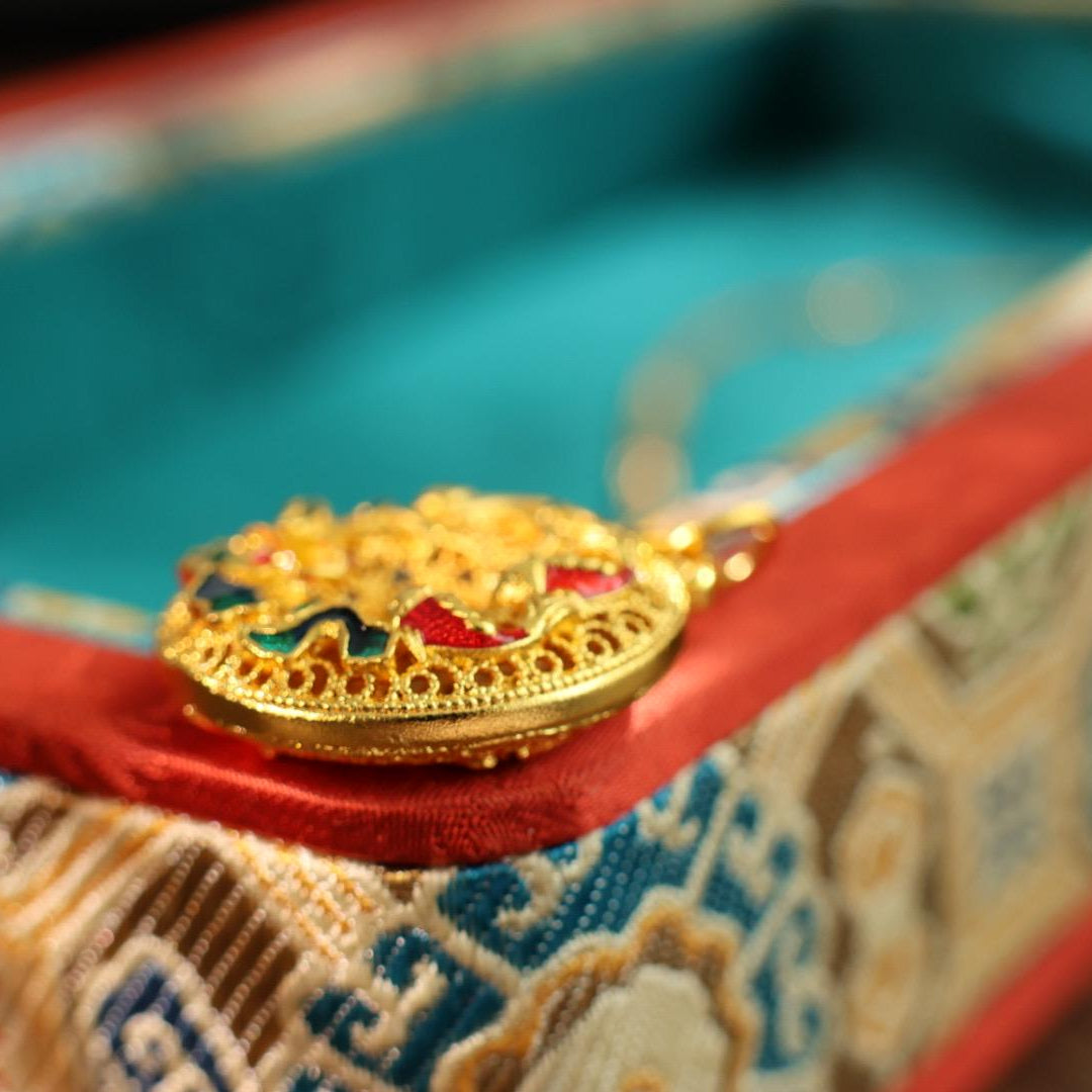 24k gold plated koi and lotus leaf pendant 足金色鱼戏莲甜甜圈吊坠