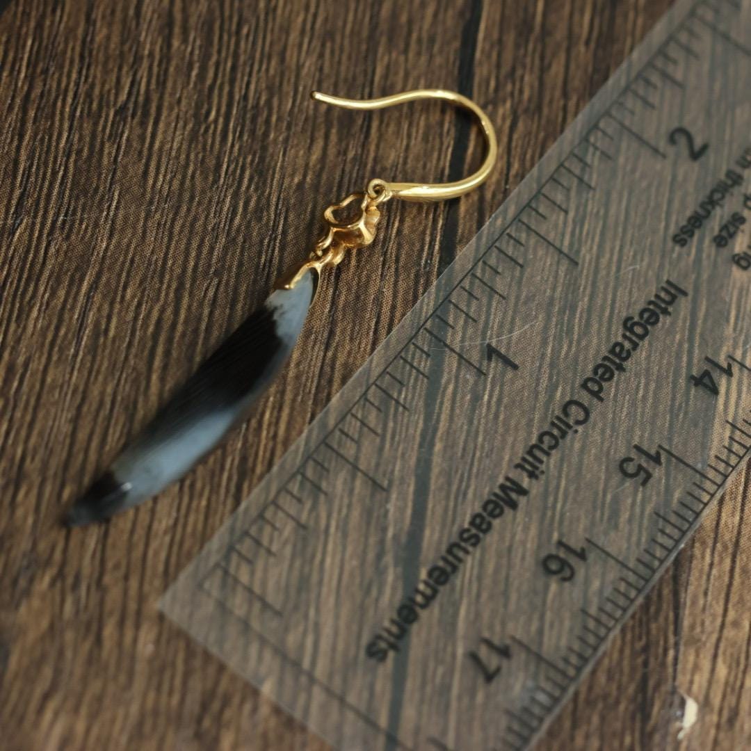 Antique style black and white nephrite nd solid gold earrings 18k