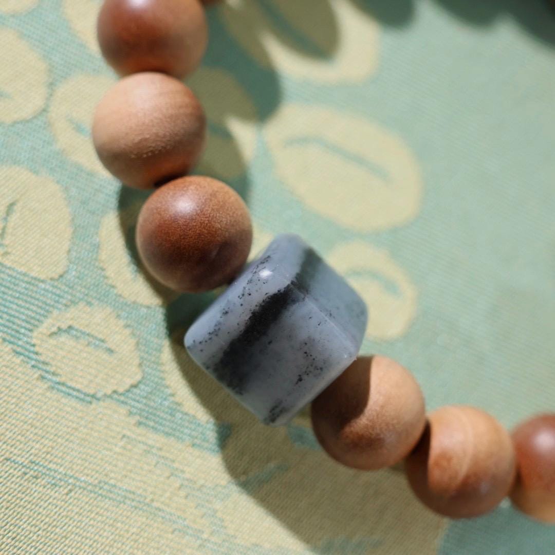 10mm sandalwood with black and white nephrite jade bracelet 老山檀子料青花手串