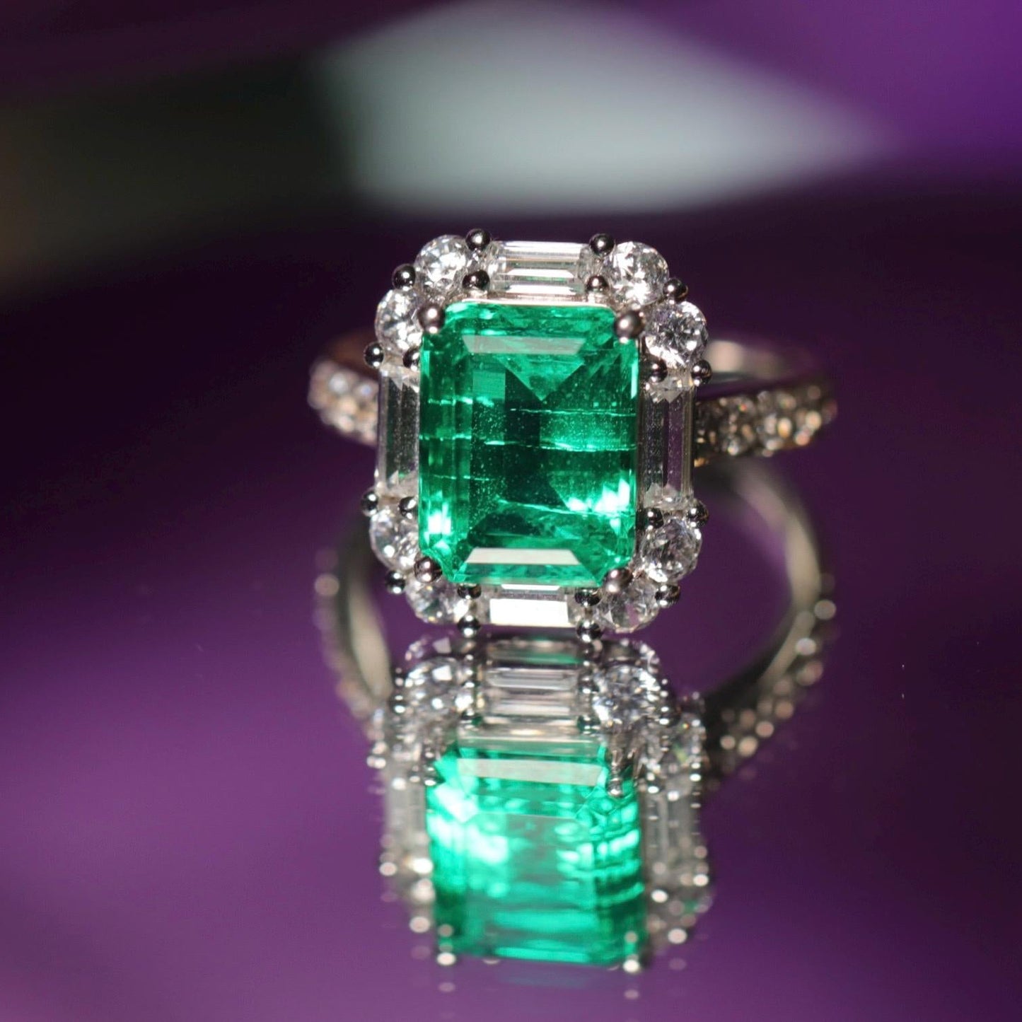 Pre-owned lab grown emerald 9k white gold ring size 6