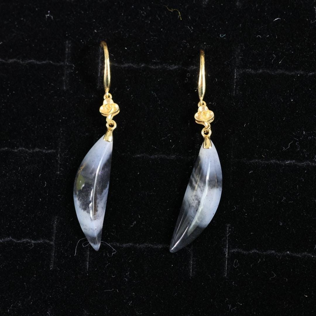 Antique style black and white nephrite nd solid gold earrings 18k
