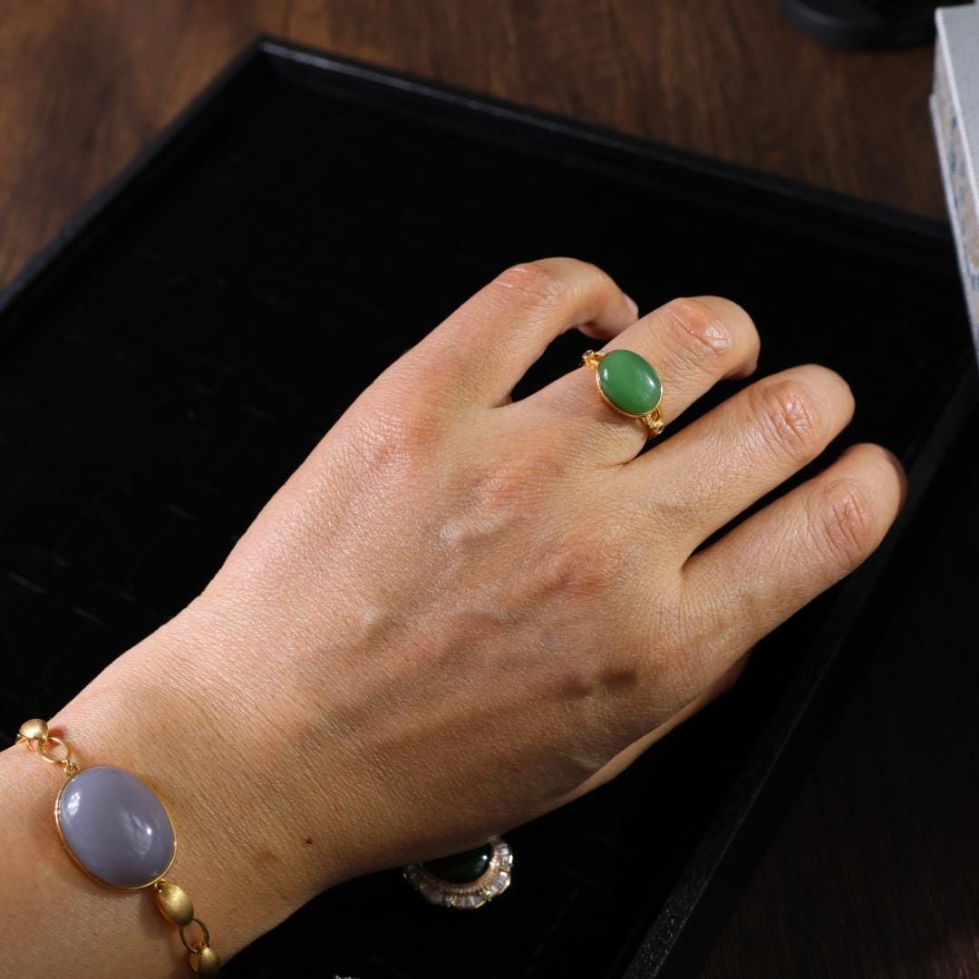 Green nephrite Jade Ring: 18k Gold Band,US Size 5.5