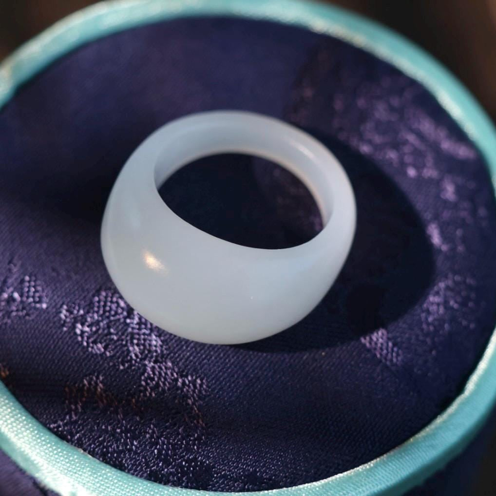 Mutton Fat White Nephrite jade ring size 6.5