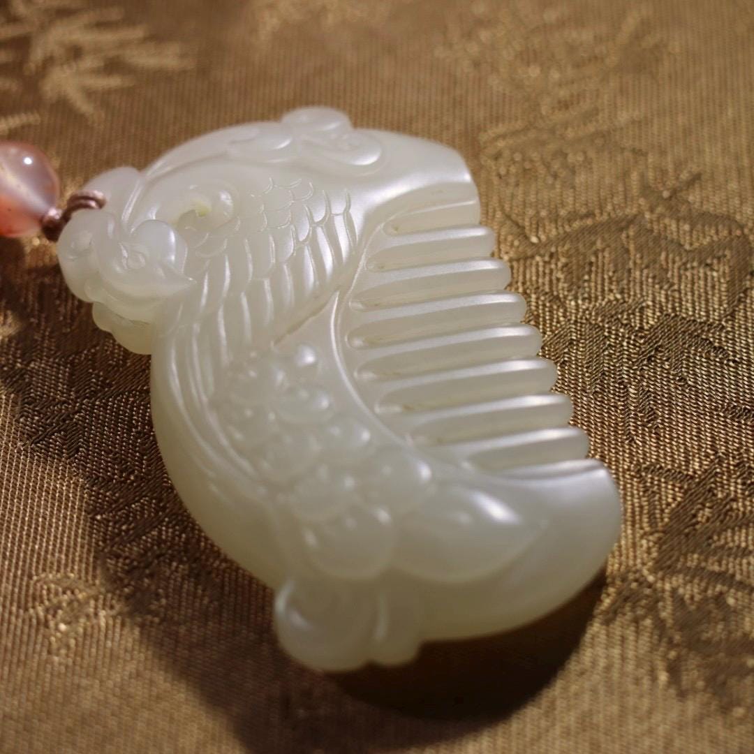 Phoenix and peony lotus pink nephrite comb pendant