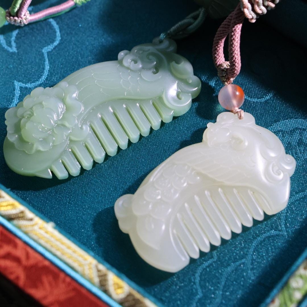 Phoenix and peony lotus pink nephrite comb pendant