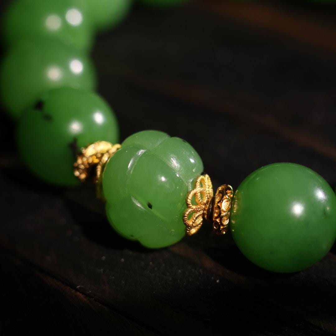 Super vibrant apple green nephrite bracelet 12mm