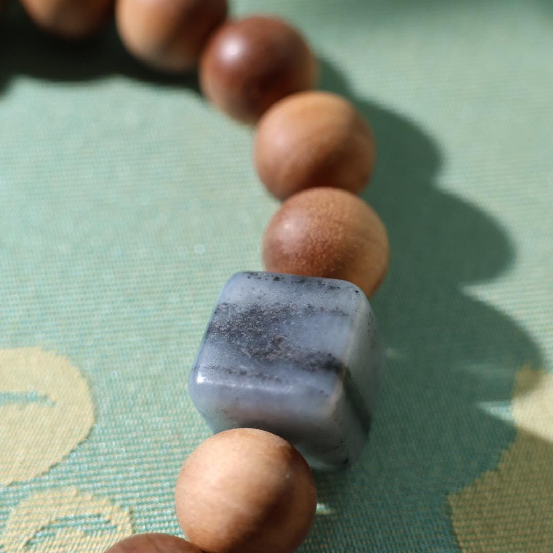 10mm sandalwood with black and white nephrite jade bracelet 老山檀子料青花手串