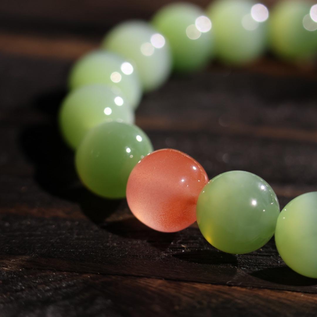 Cat eye green nephrite bracelet 10mm