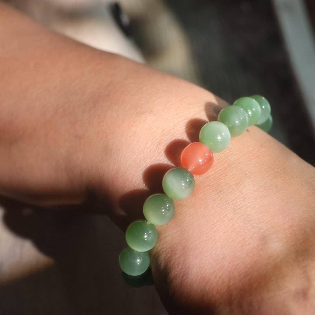 Cat eye green nephrite bracelet 10mm