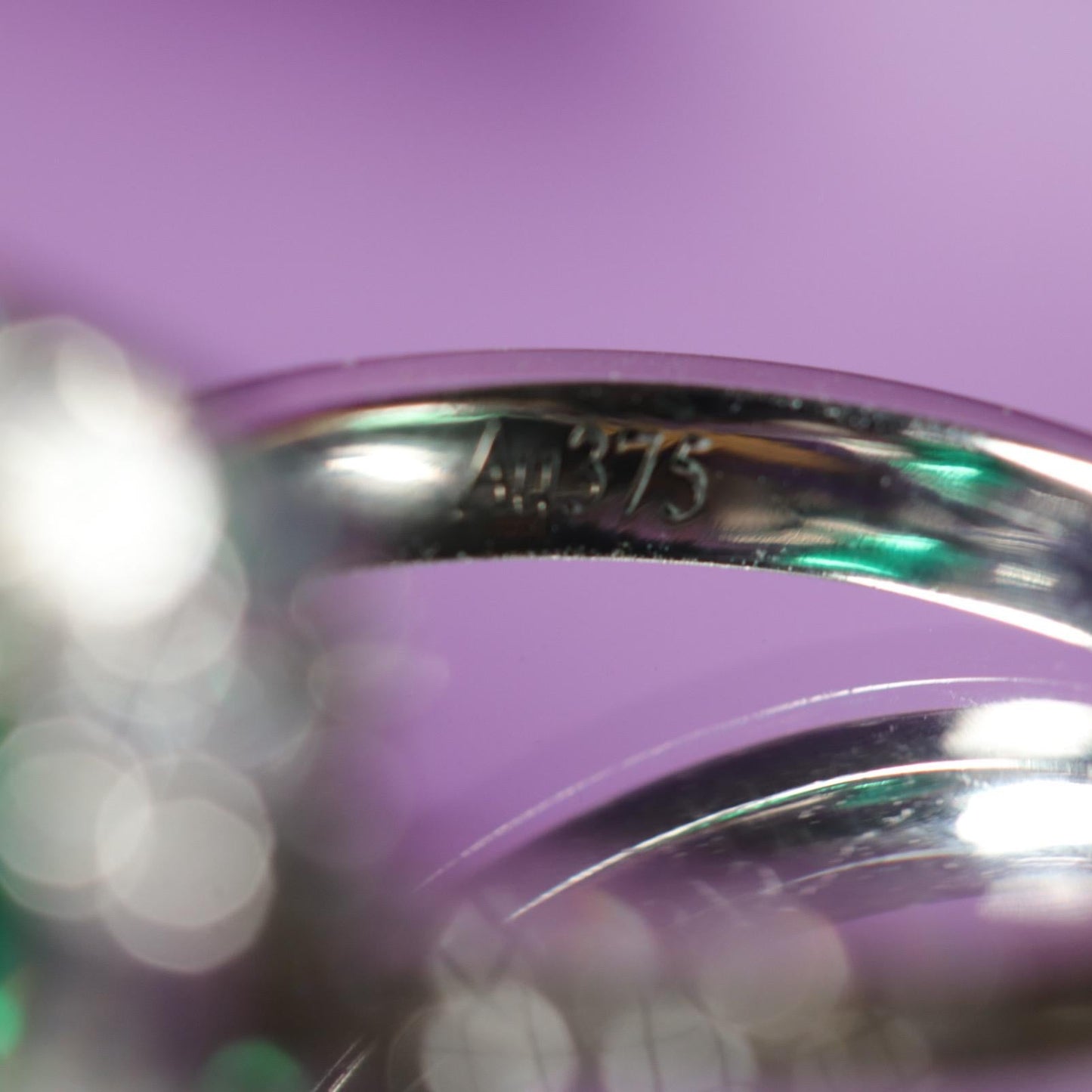 Pre-owned lab grown emerald 9k white gold ring size 6