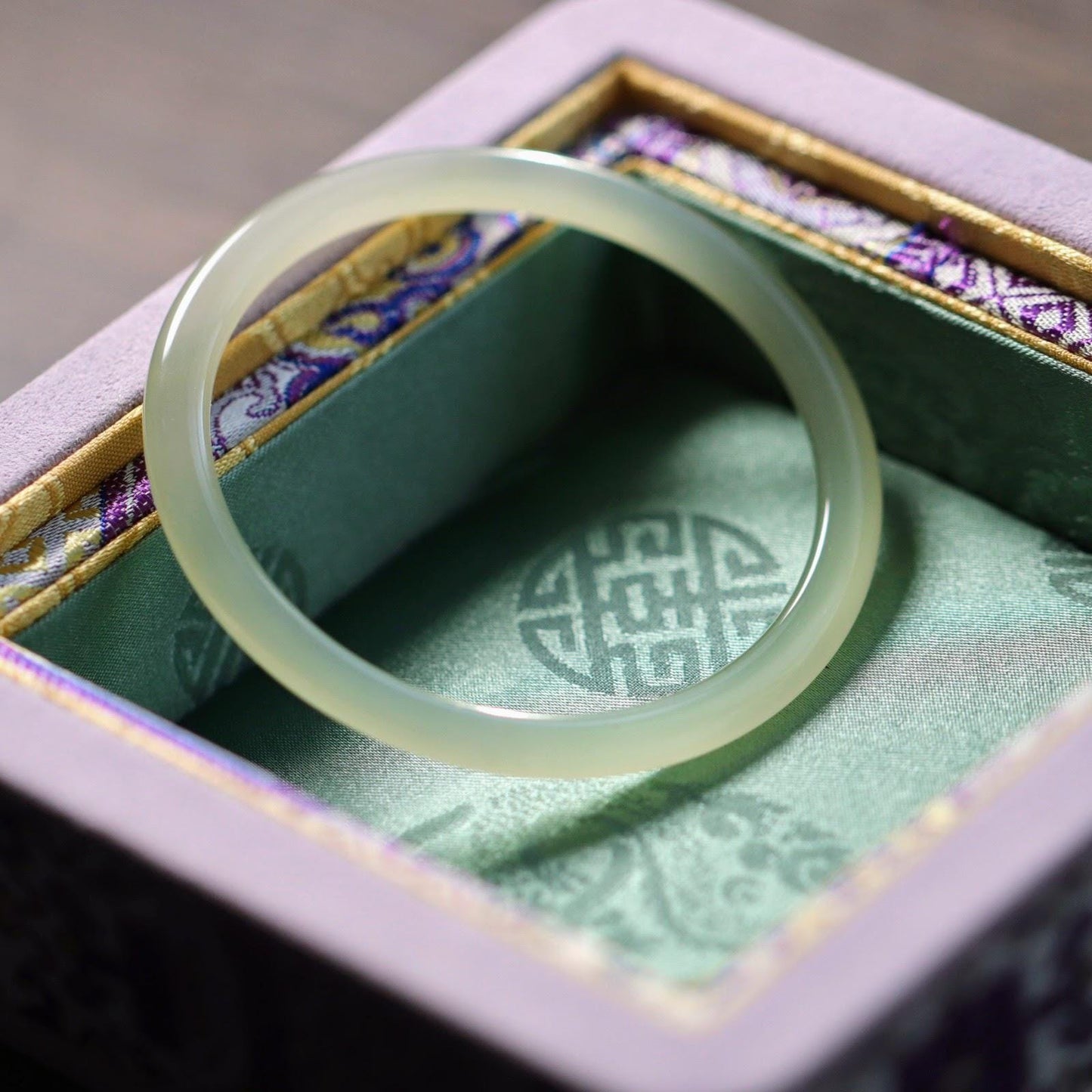 Nephrite Bangle: Light Green 56.7mm