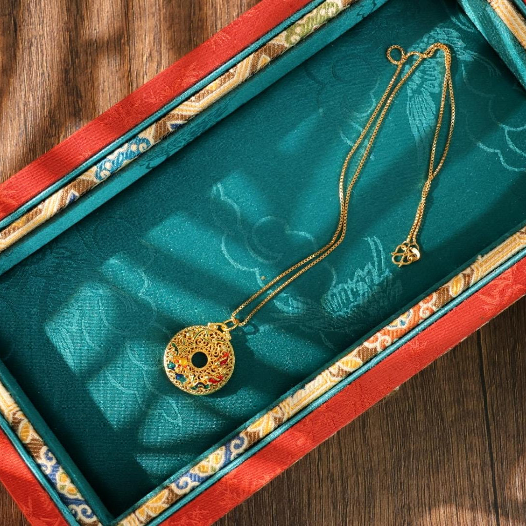 24k gold plated koi and lotus leaf pendant 足金色鱼戏莲甜甜圈吊坠