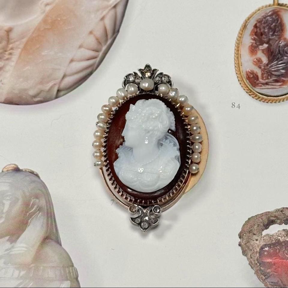Antique cameo 18k gold brooch pendant