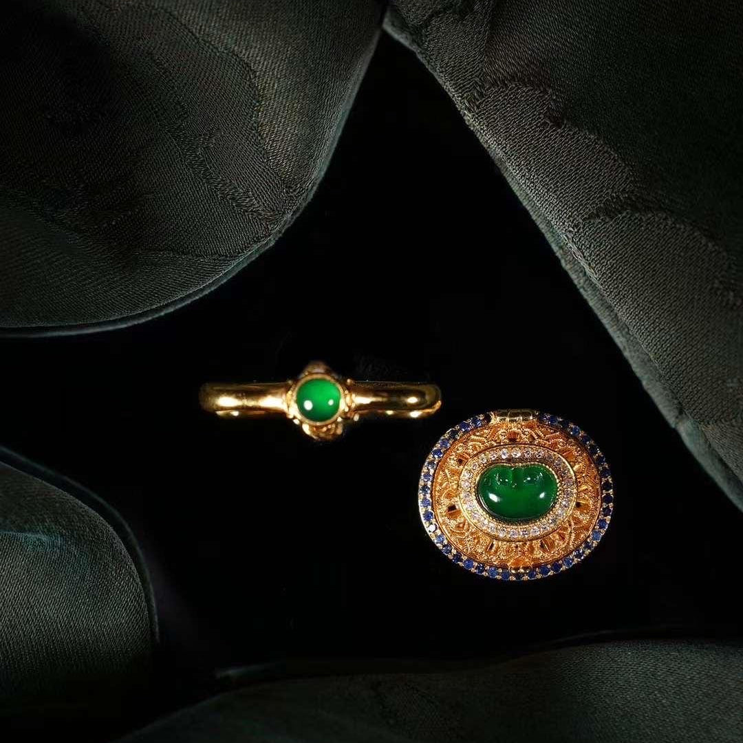 18K gold ring and pendant with lush green jadeite jade gemstone incense holder