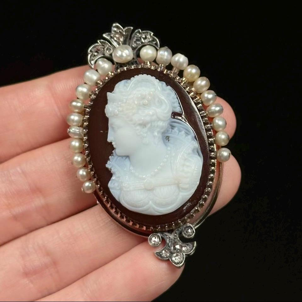 Antique cameo 18k gold brooch pendant