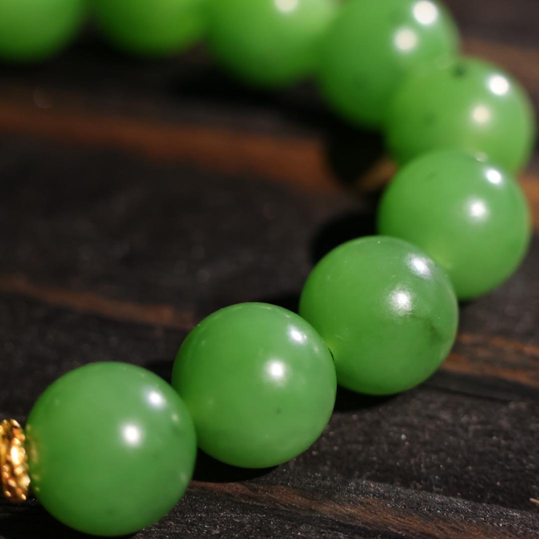 Super vibrant apple green nephrite bracelet 12mm