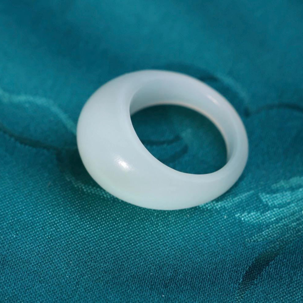 Mutton Fat White Nephrite jade ring size 6.5