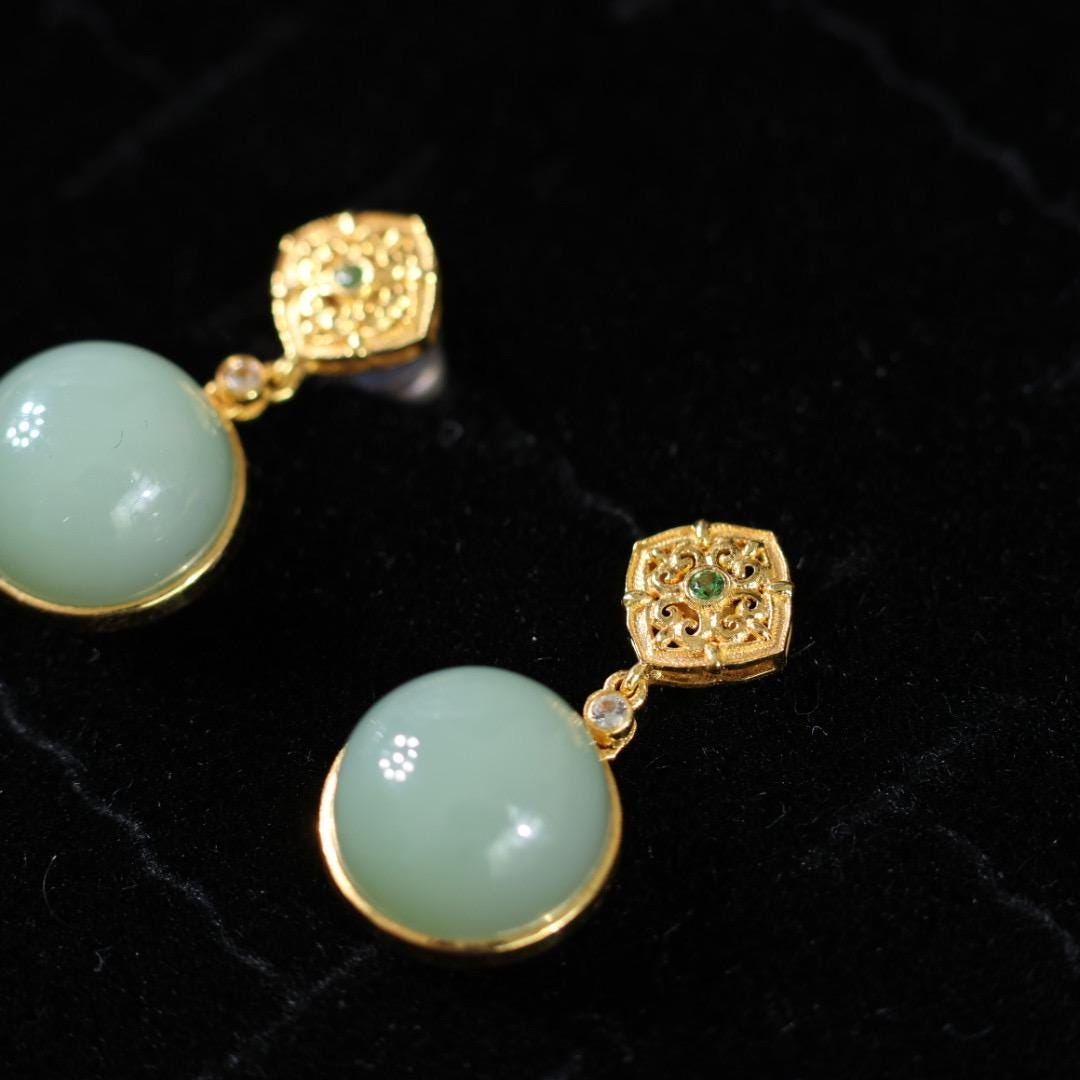 Antique style pastel green nephrite and solid gold earrings 18k