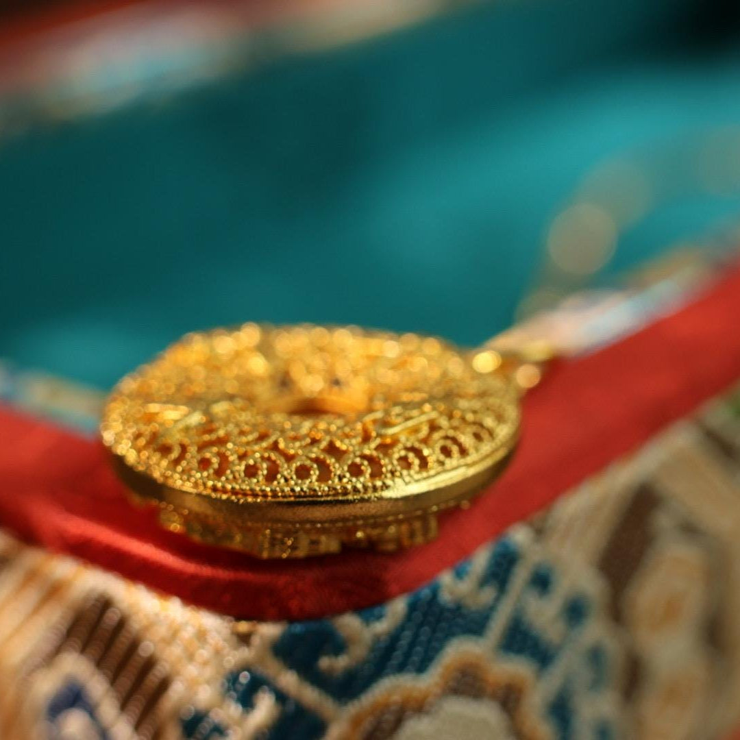 24k gold plated koi and lotus leaf pendant 足金色鱼戏莲甜甜圈吊坠