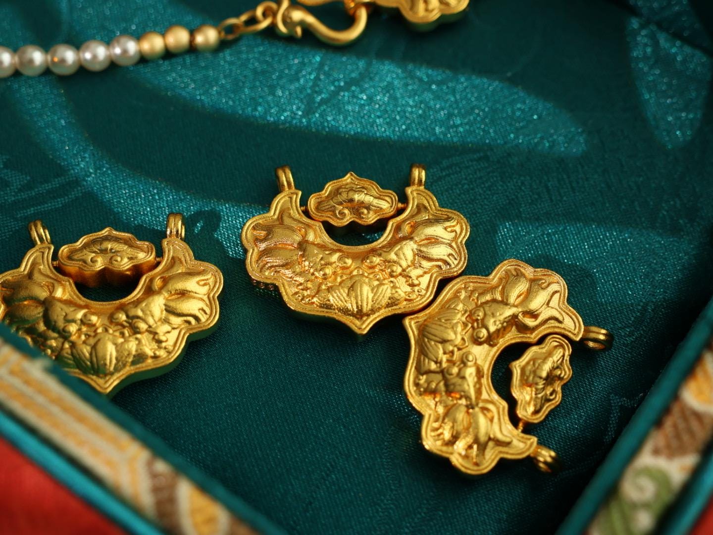 Traditional Chinese longevity lock pendant with faux pearl necklace