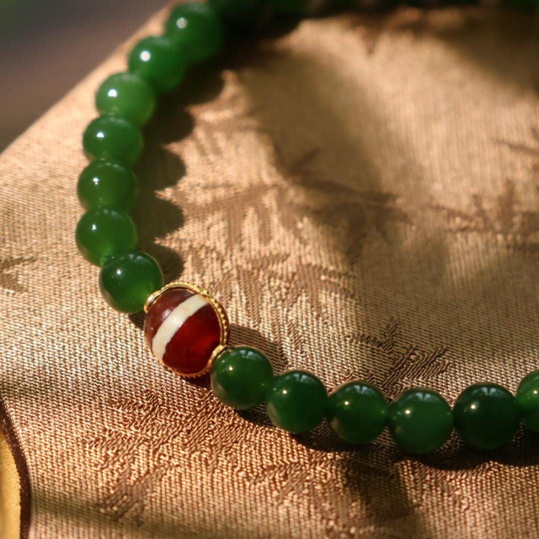 6mm lush green nephrite Jade and old agate with 18k gold bracelet 阳绿碧玉和老玛瑙手串