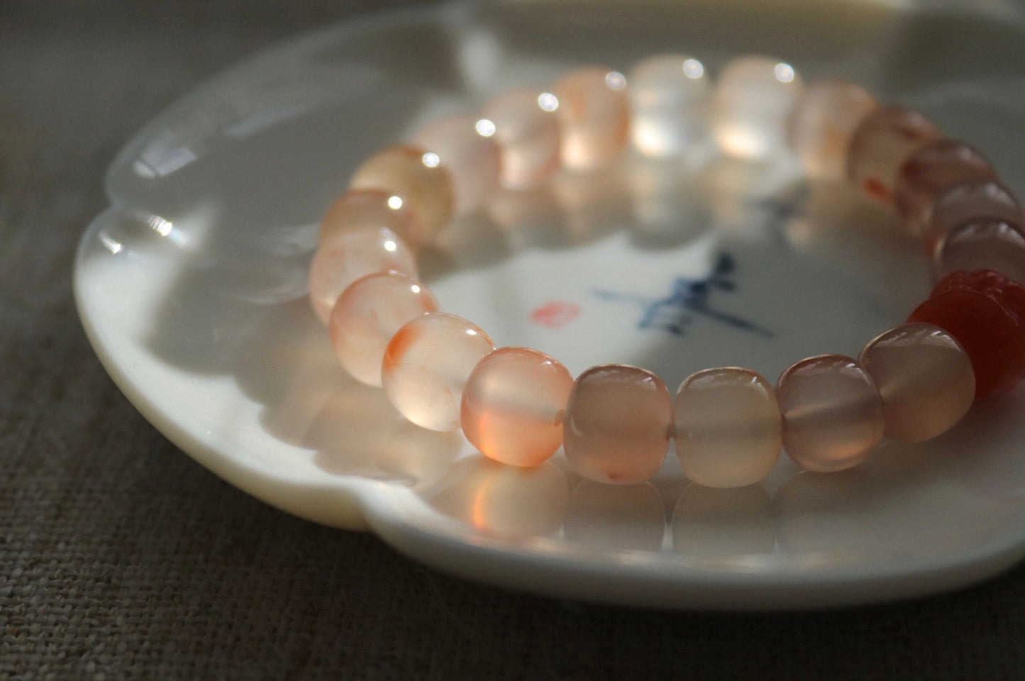 Pink Lychee agate bracelet 10 mm