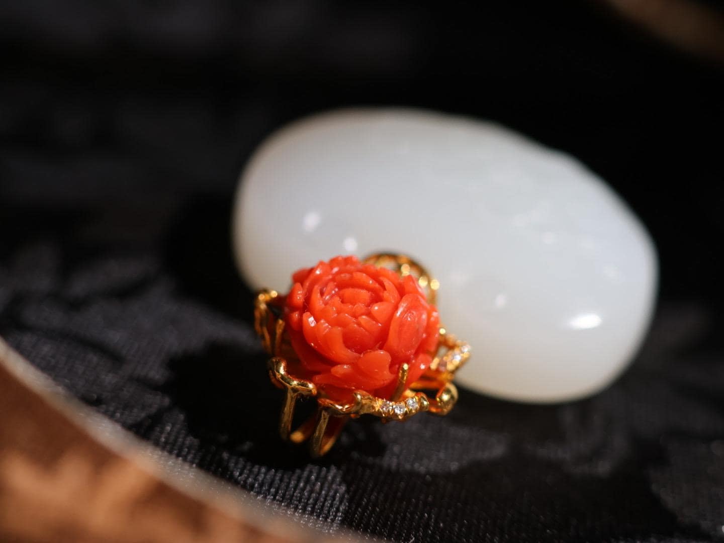 Certified Mutton fat white nephrite coral solid 18K gold peony lock pendant 羊脂白珊瑚牡丹花锁吊坠