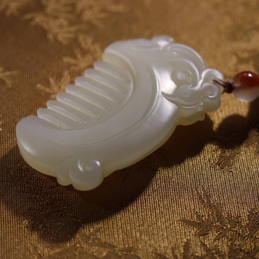 Phoenix and peony lotus pink nephrite comb pendant