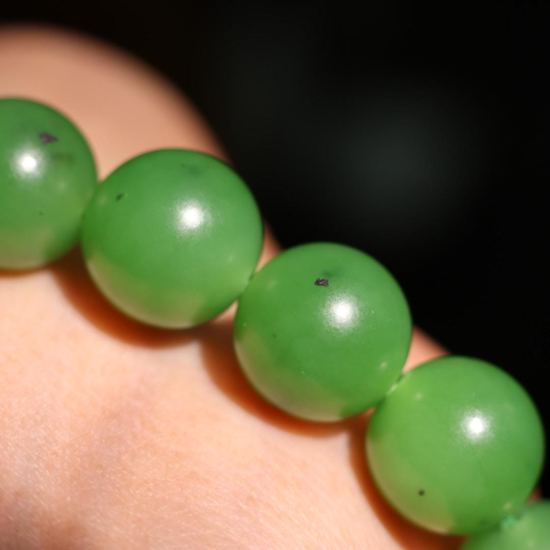 Super vibrant apple green nephrite bracelet 12mm