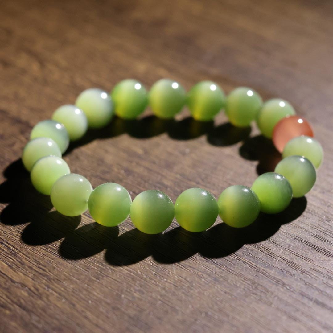 Cat eye green nephrite bracelet 10mm