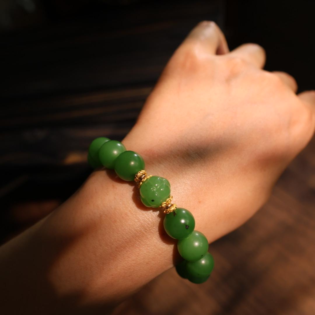 Super vibrant apple green nephrite bracelet 12mm