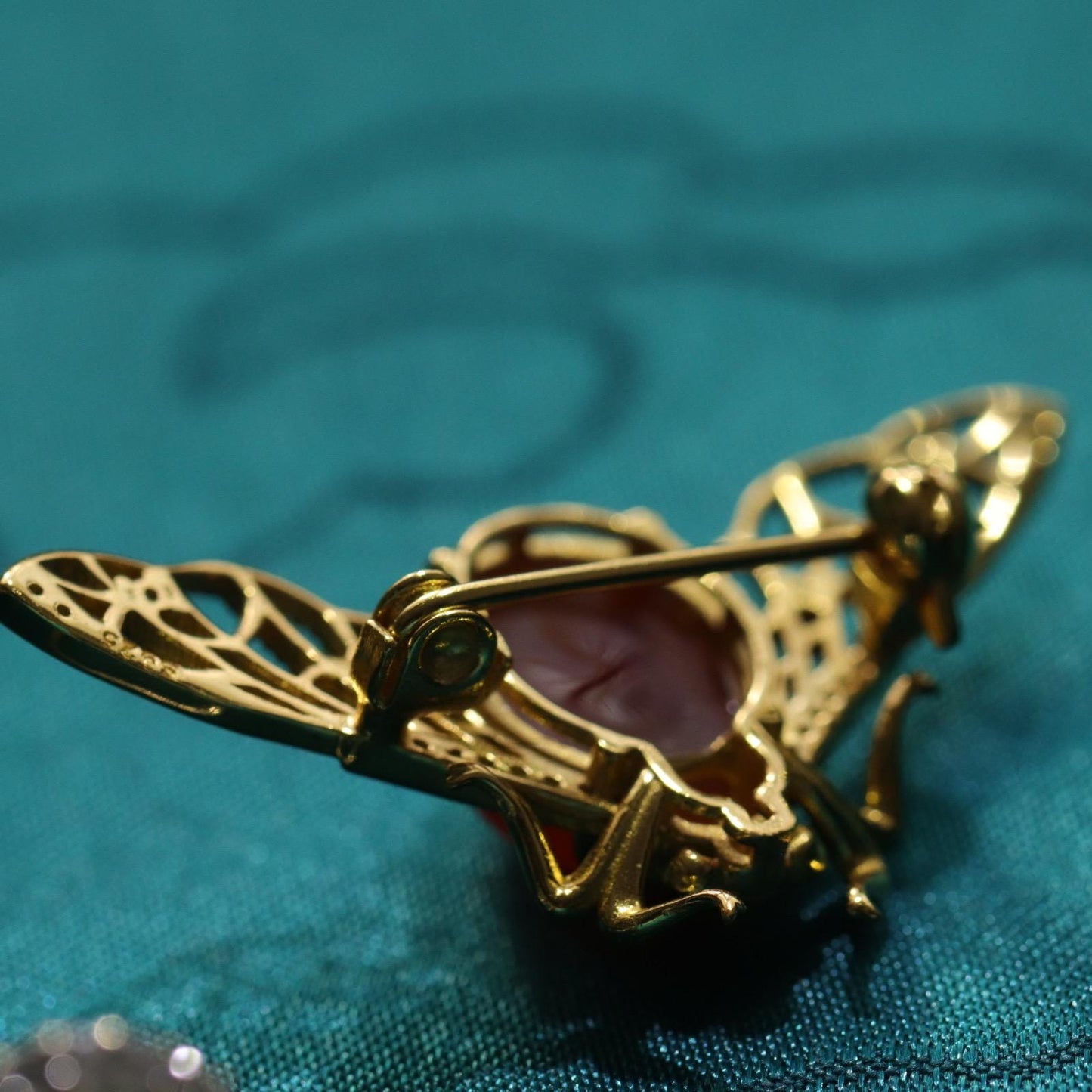 Baoshan icy red agate bee brooch