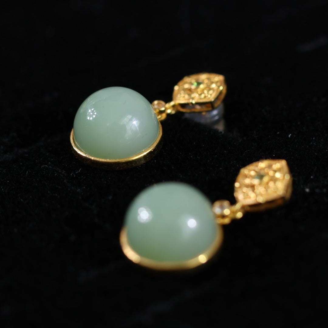 Antique style pastel green nephrite and solid gold earrings 18k
