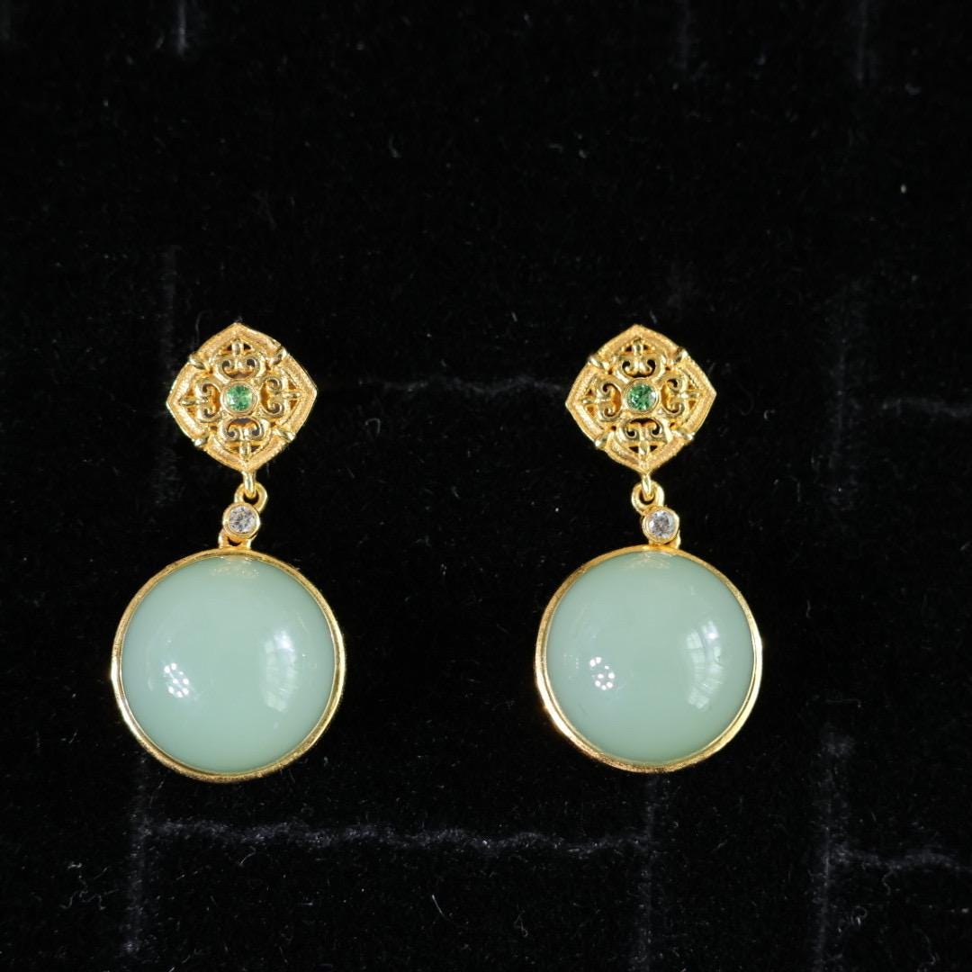 Antique style pastel green nephrite and solid gold earrings 18k
