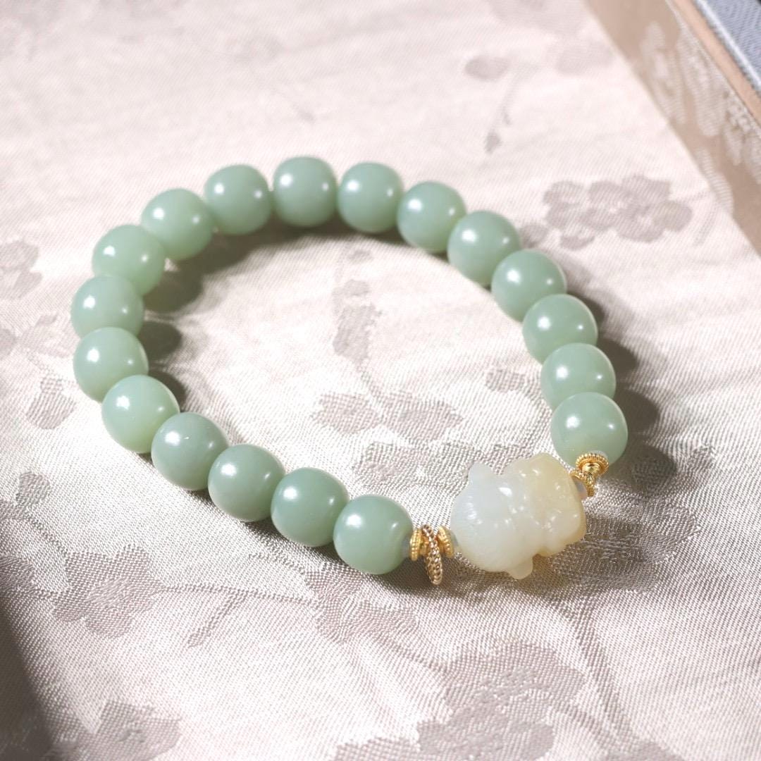 Nephrite Bracelet 10mm Old Fashion Beads