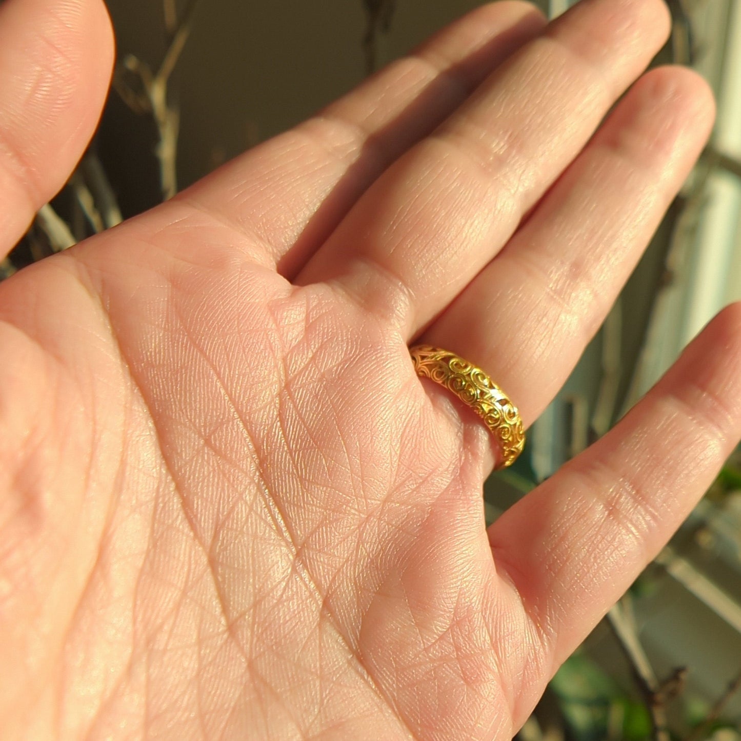 18K gold ring with lush green jadeite jade gemstone