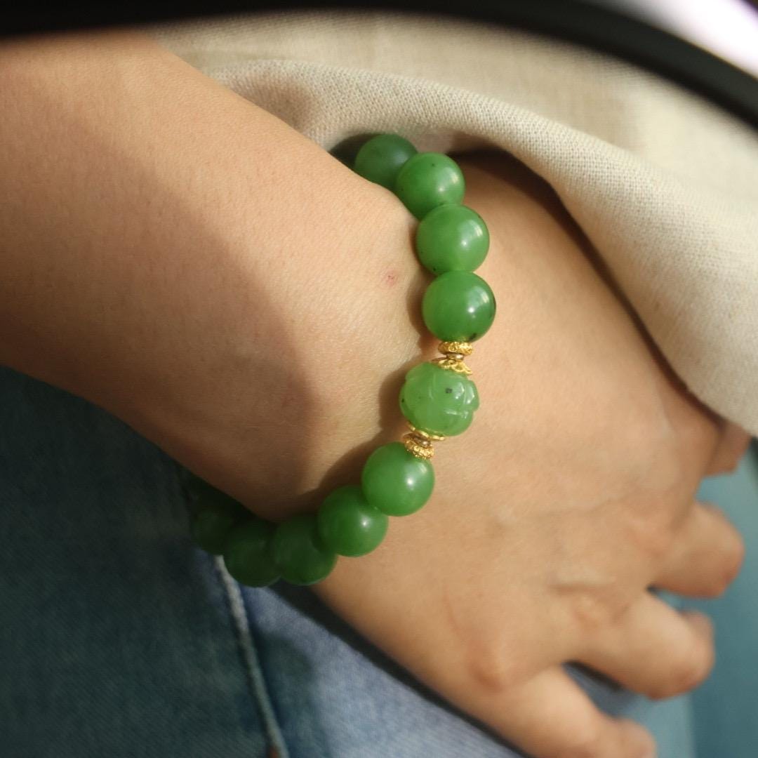 Super vibrant apple green nephrite bracelet 12mm