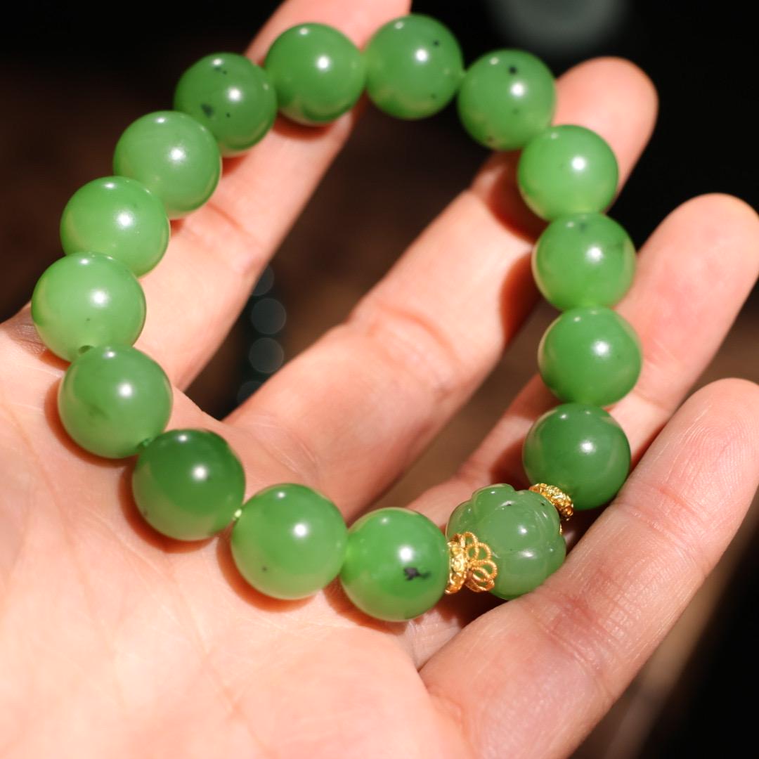 Super vibrant apple green nephrite bracelet 12mm