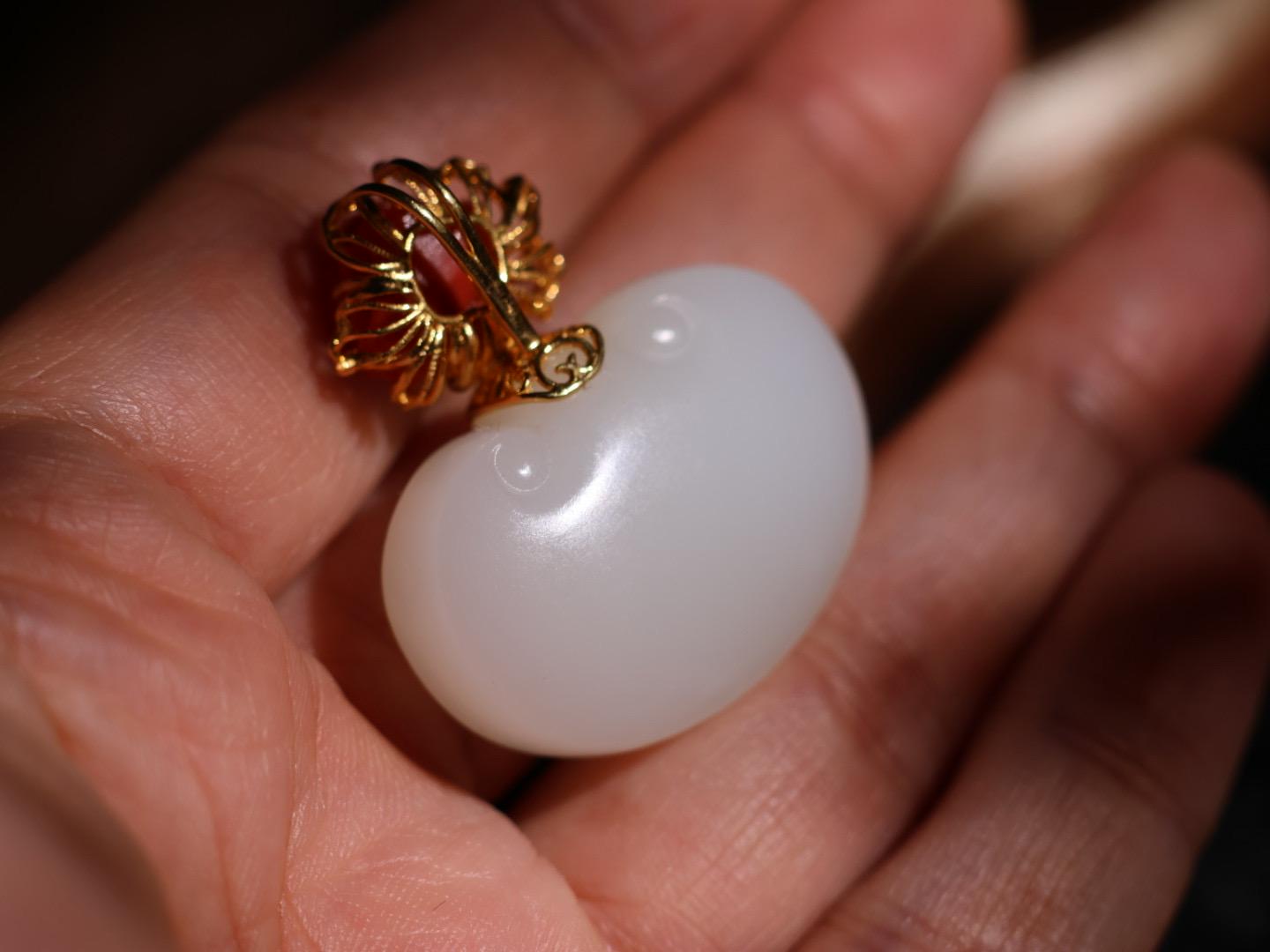 Certified Mutton fat white nephrite coral solid 18K gold peony lock pendant 羊脂白珊瑚牡丹花锁吊坠