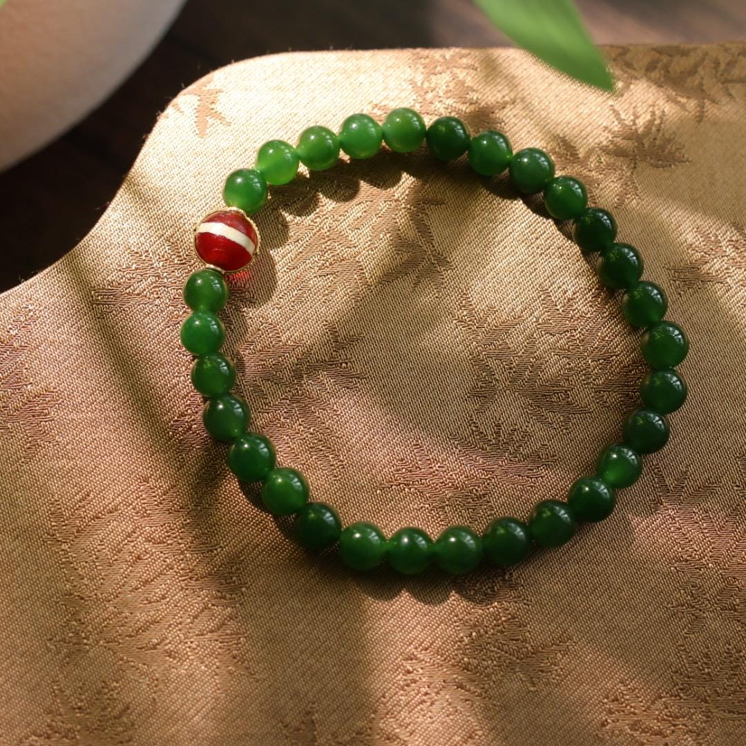 6mm lush green nephrite Jade and old agate with 18k gold bracelet 阳绿碧玉和老玛瑙手串