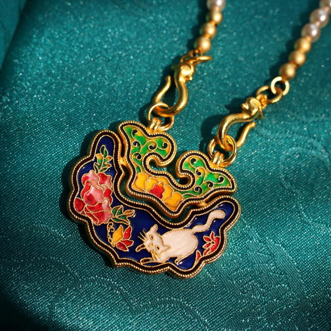 Traditional Chinese longevity lock pendant with faux pearl necklace