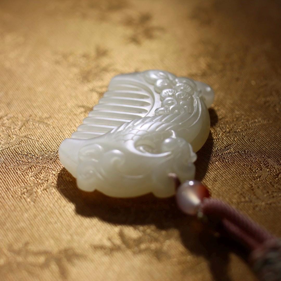 Phoenix and peony lotus pink nephrite comb pendant