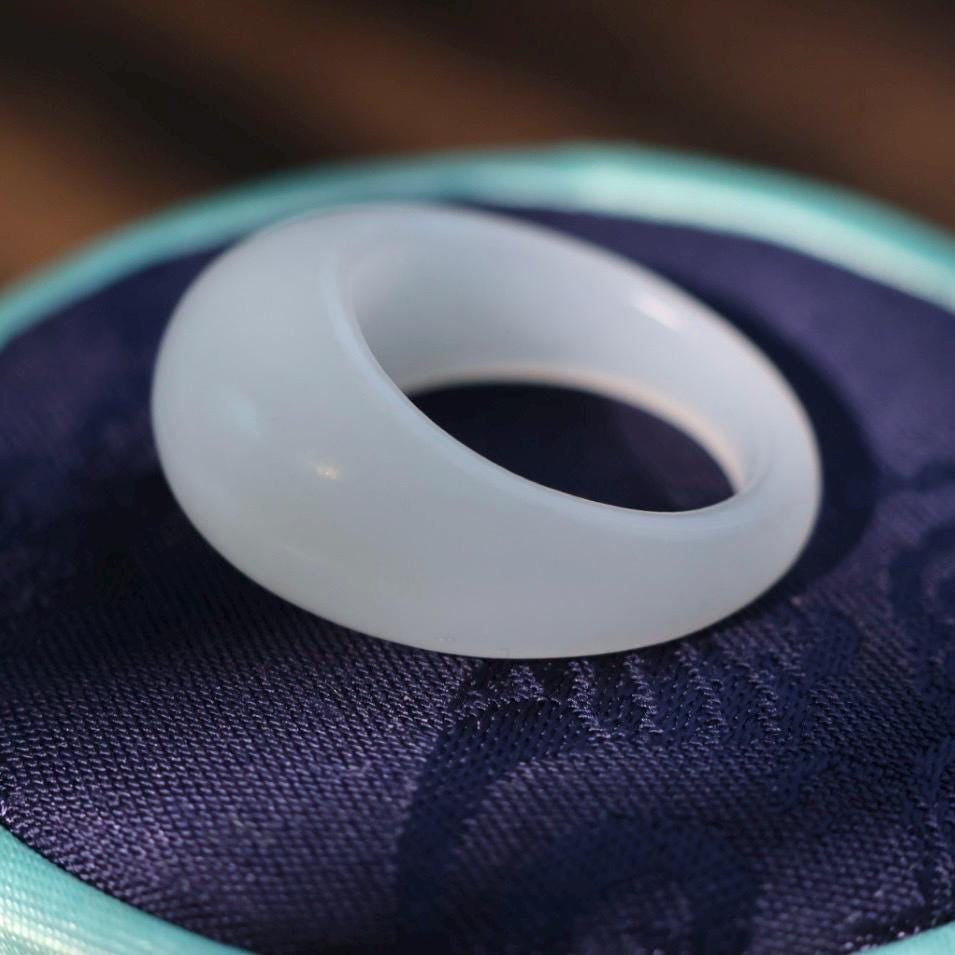 Mutton Fat White Nephrite jade ring size 6.5