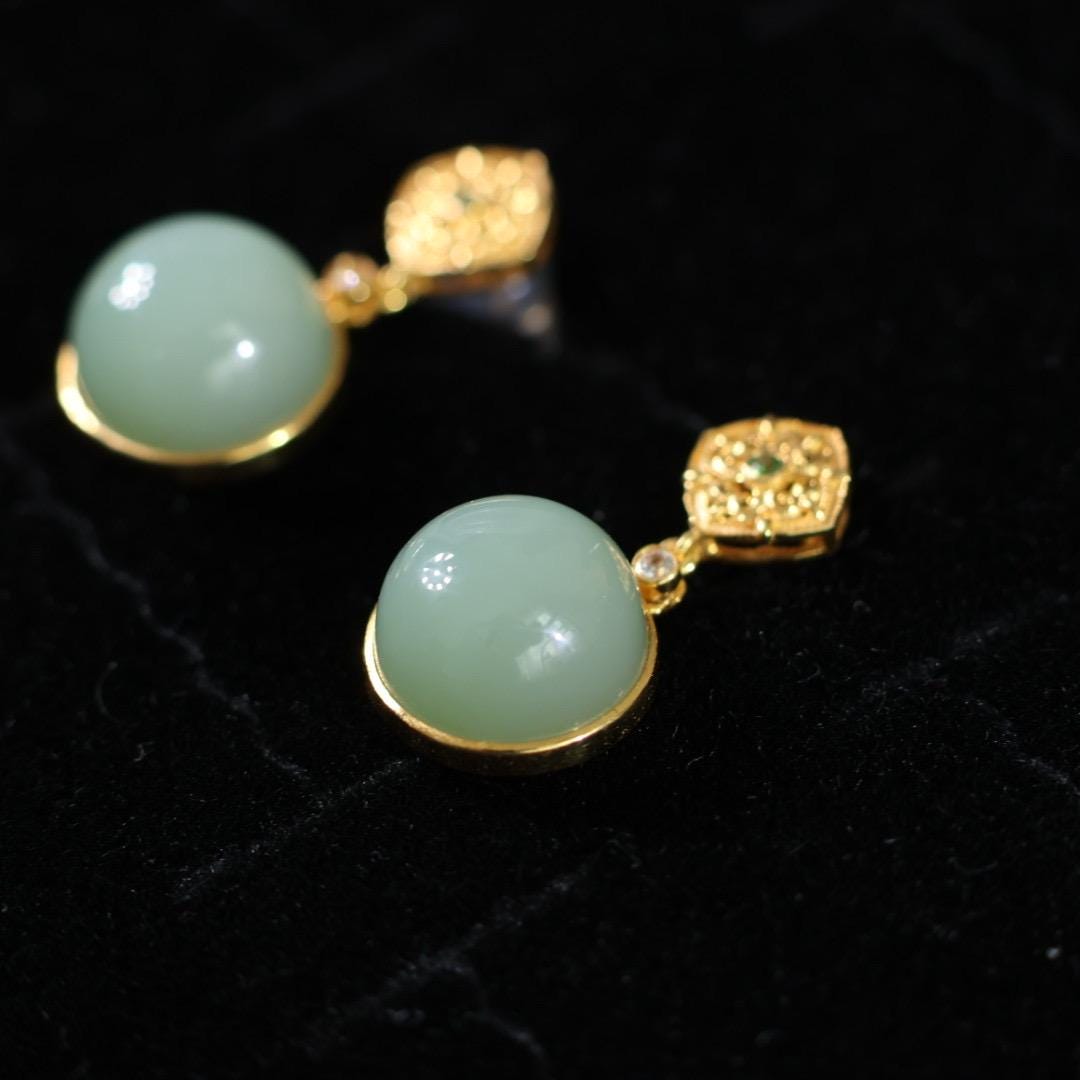 Antique style pastel green nephrite and solid gold earrings 18k