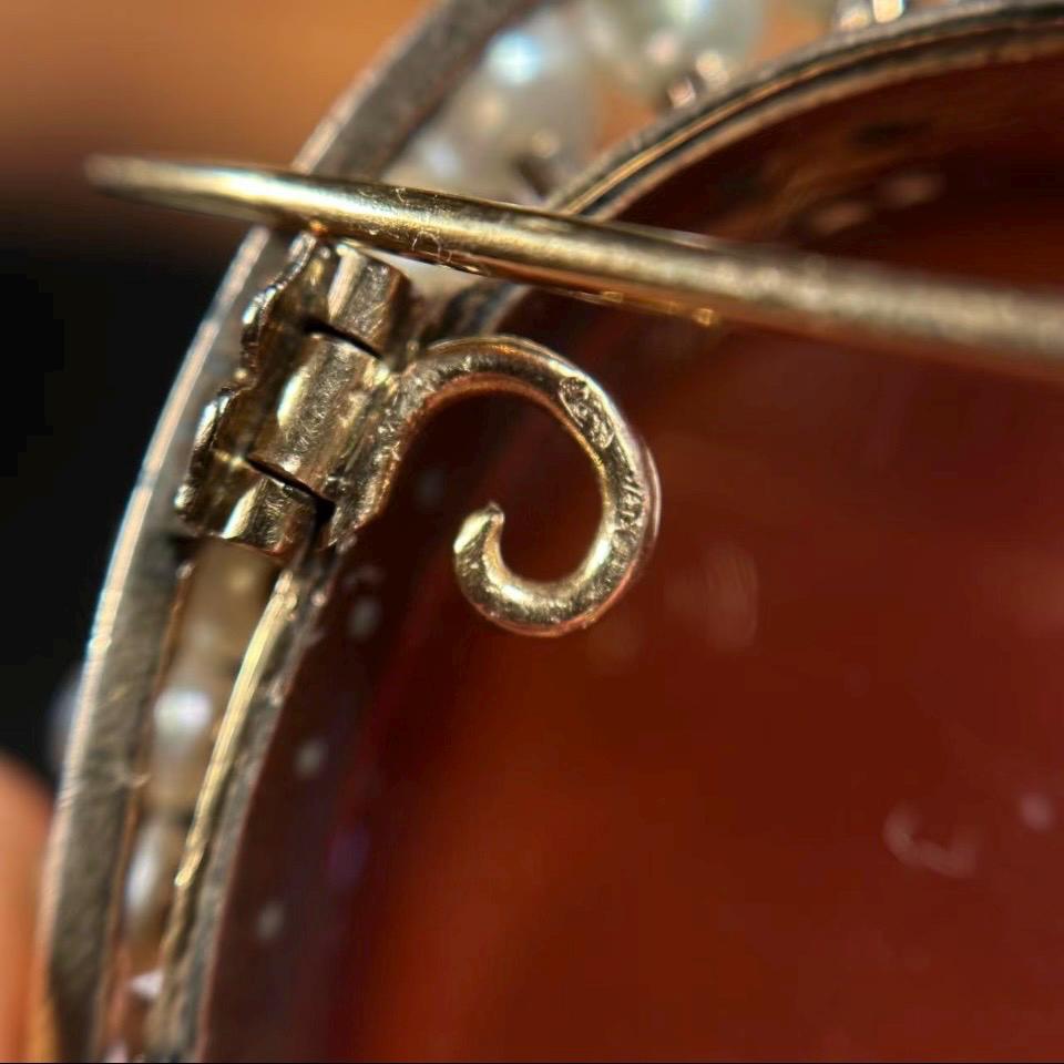 Antique cameo 18k gold brooch pendant