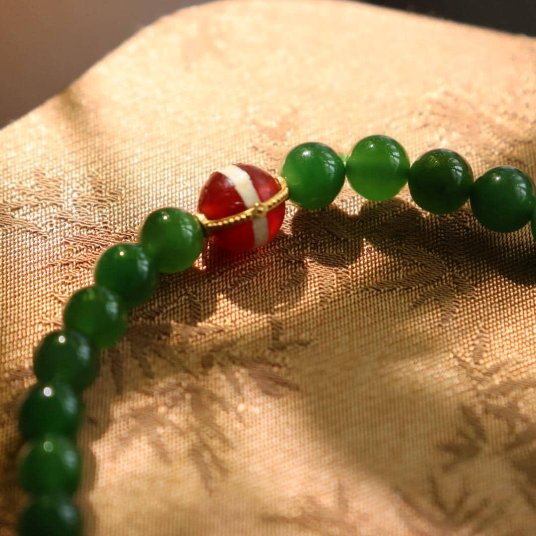 6mm lush green nephrite Jade and old agate with 18k gold bracelet 阳绿碧玉和老玛瑙手串