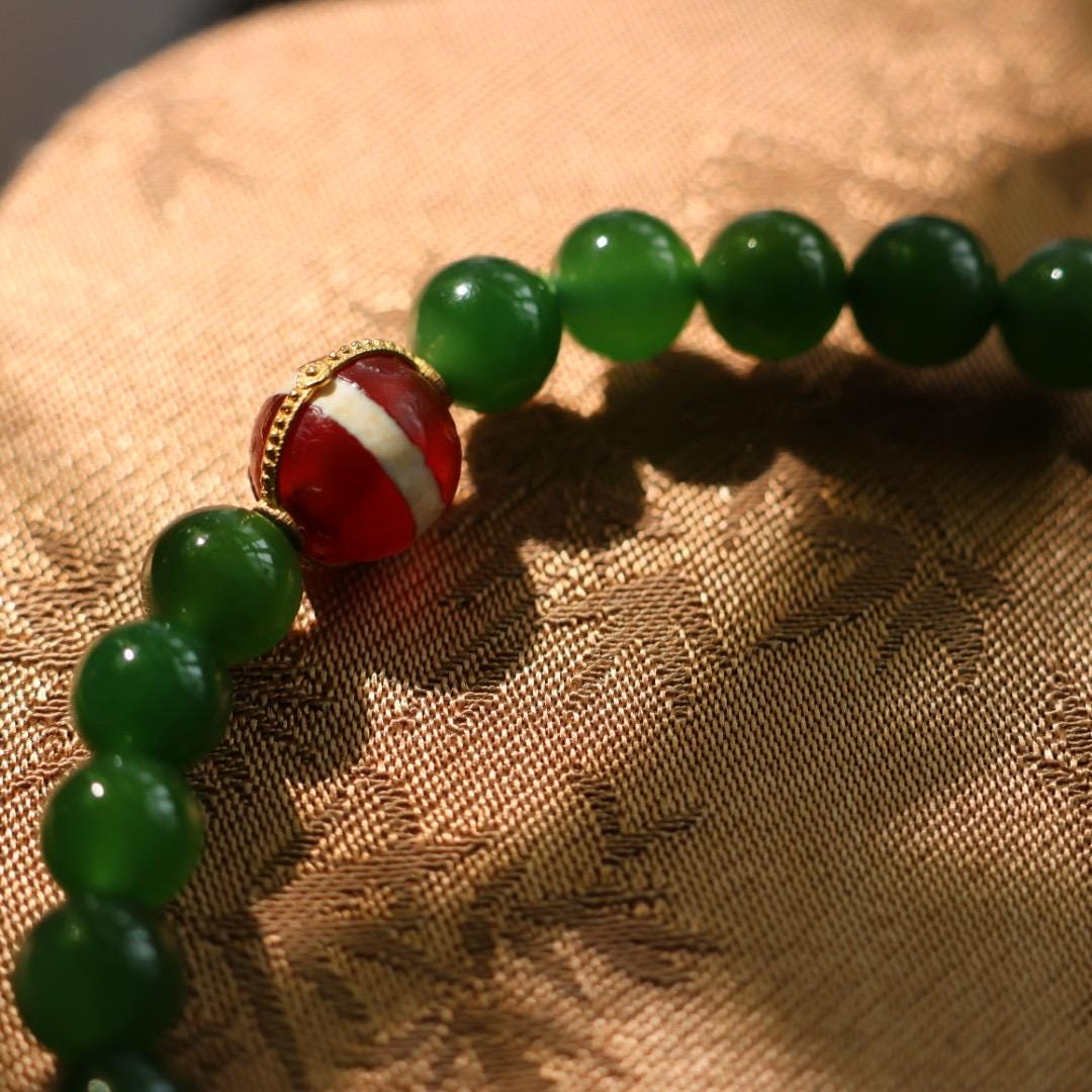 6mm lush green nephrite Jade and old agate with 18k gold bracelet 阳绿碧玉和老玛瑙手串